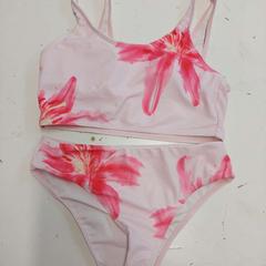 Bikini roze met bloemen, ha sido reportado por Avonturenpark Hellendoorn con iLost