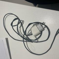 Adaptador & Carregador d'iPhone, segons ha informat Vrije Universiteit Brussel (VUB) mitjançant iLost