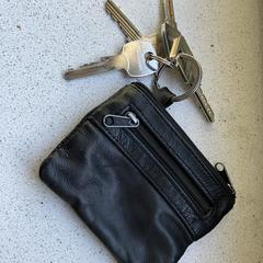 Sleuteletui met sleutels، كما تم الإبلاغ عنه عبر iLost