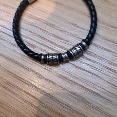 Armbånd, som rapportert av Rijksmuseum van Oudheden ved bruk av iLost