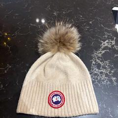 Txapela Canada Goose, beige, gisa salatu by Van der Valk Hotel Veenendaal iLost erabiliz