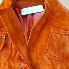 Kleding - Vest oranje, amint azt Centraal magazijn az iLost segítségével jelentette.