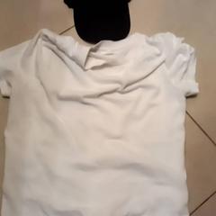 Black cap & white t-shirt, amint azt Leonardo Royal Hotel Amsterdam az iLost segítségével jelentette.