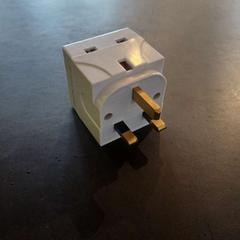 Adapter white, amint azt Conscious Hotel Westerpark az iLost segítségével jelentette.