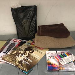 Jackets, pencils, books and more, zoals gemeld door The Tire Station Hotel met iLost
