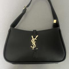 Zwarte YSL damestas, como reportado ao iLost