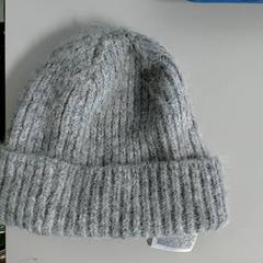 Oblečení - Muts, jak nahlášeno Regio West-Vlaanderen pomocí iLost