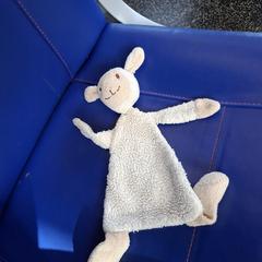 Knuffel schaapje doekje, amint azt az iLostnak jelentették.