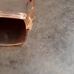 Gafas de sol, segundo informou Rotterdam The Hague Airport usando iLost