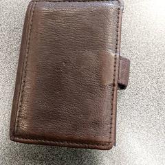 財布 - Topcu がiLostで Centraal magazijn によって報告されました