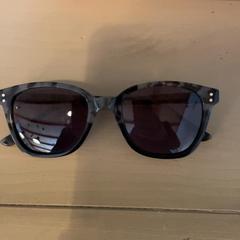 Napszemüveg, amint azt Familie Resort Molenwaard az iLost segítségével jelentette.