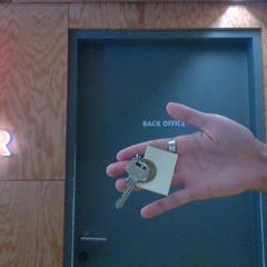 Llave key ring with the number M201, ha sido reportado por MEININGER Hotel Innsbruck Zentrum con iLost