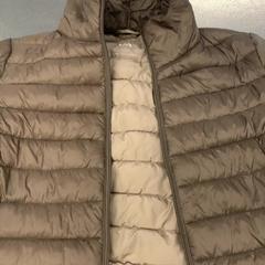 재킷 Bruin, iLost를 사용하여 IKEA Haarlem에 보고됨