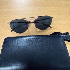 Brillendoos + bril zwart brillendoos + rode bril, como reportado por VITAZ campus Sint-Niklaas utilizando o iLost