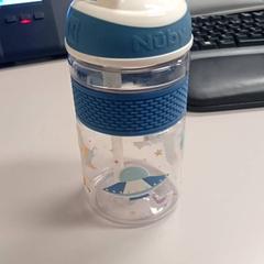 Drinkfles kind, segons ha informat Burgers' Zoo mitjançant iLost