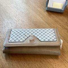 Portefeuille, a été signalé par Stad Hasselt utilisant iLost