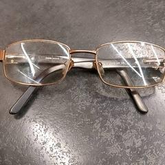 Ulleres, segons ha informat Rotterdam The Hague Airport mitjançant iLost