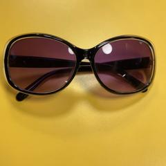 Sunglasses, amint azt MEININGER Hotel Dresden Zentrum az iLost segítségével jelentette.