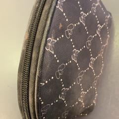 Taška Make up tas, ako bolo nahlásené Eindhoven Airport pomocou iLost