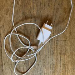 充電器 Wit がiLostで Van der Valk Hotel Kasteel TerWorm によって報告されました