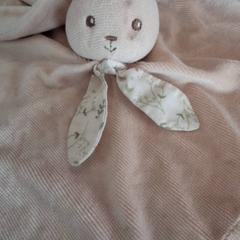 Labazada cariñosa lapin rose kaloo, segundo informou IKEA Rouen Tourville-La-Rivière usando iLost