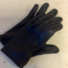 Kesztyű, amint azt Artis az iLost segítségével jelentette.