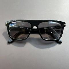 نظارات شمسية sunglass، كما تم الإبلاغ عنه بواسطة Van Gogh Museum عبر iLost