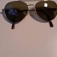 Sunglasses, as reported by Van der Valk Hotel Tiel using iLost