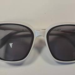 Óculos de sol, como reportado por Breda University of Applied Sciences Mgr. Hopmansstraat utilizando o iLost