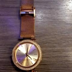 Orologio da polso, come riportato da Leonardo Royal Hotel Amsterdam utilizzando iLost