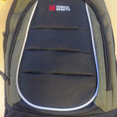 Mochila, segundo informou Bobbejaanland usando iLost