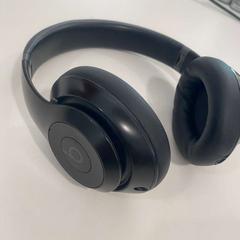 Écouteurs Black Beats, a été signalé par TU/e - Receptie Atlas utilisant iLost