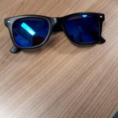 サングラス がiLostで Connexxion Hoeksche Waard Goeree Overflakkee によって報告されました