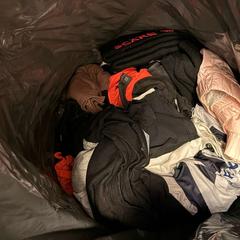 Bunt kläder, rapporterat av Ramada by Wyndham Amsterdam Airport Schiphol med iLost