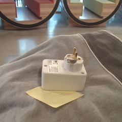 Ubranie gris, zgłoszono przez MEININGER Hotel Bordeaux Gare Saint-Jean przy użyciu iLost