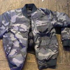 Dzseki, amint azt De Heeren van Aemstel az iLost segítségével jelentette.