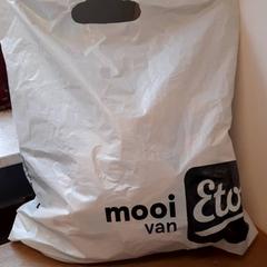 バッグ Beige がiLostで Connexxion Zeeuws-Vlaanderen によって報告されました