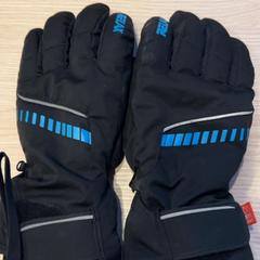 Kesztyű handschoenen, amint azt Pathé Groningen az iLost segítségével jelentette.