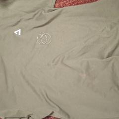 Vest T-Shirt of Jack and Jonas, silver earrings, zoals gemeld door ibis Styles Rotterdam Ahoy met iLost