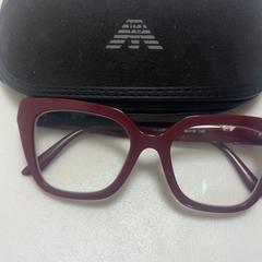 メガネ（サブカテゴリー） がiLostで ibis Schiphol Amsterdam Airport によって報告されました