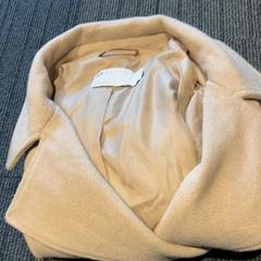 Cappotto, come riportato da Inntel Hotels Amsterdam Landmark utilizzando iLost