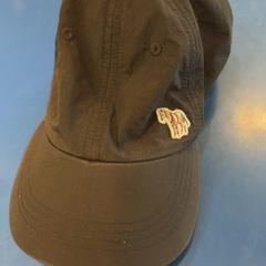 Cappello, come riportato da IKEA福岡新宮 utilizzando iLost