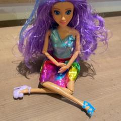 Pop Barbie pop, zoals gemeld door Pathé Arnhem met iLost