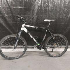 Vélo Merida zwart-wit, a été signalé par Gemeente Nijkerk utilisant iLost