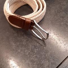 Cinto, segundo informou Rotterdam The Hague Airport usando iLost