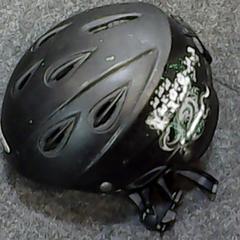 Capacete, como reportado por SnowWorld Landgraaf utilizando o iLost