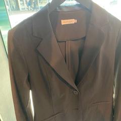 Blazer black, as reported by Room Mate Bruno using iLost