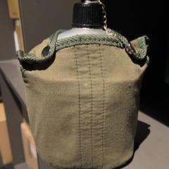Thermos flaskoa Green metal, gisa salatu by MEININGER Hotel Amsterdam City West iLost erabiliz