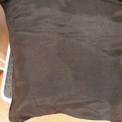Coussin bleu marine, a été signalé par TCL utilisant iLost