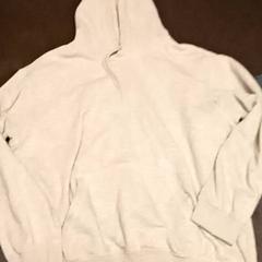 Svetr, jak nahlášeno Mövenpick Hotel Amsterdam City Centre pomocí iLost